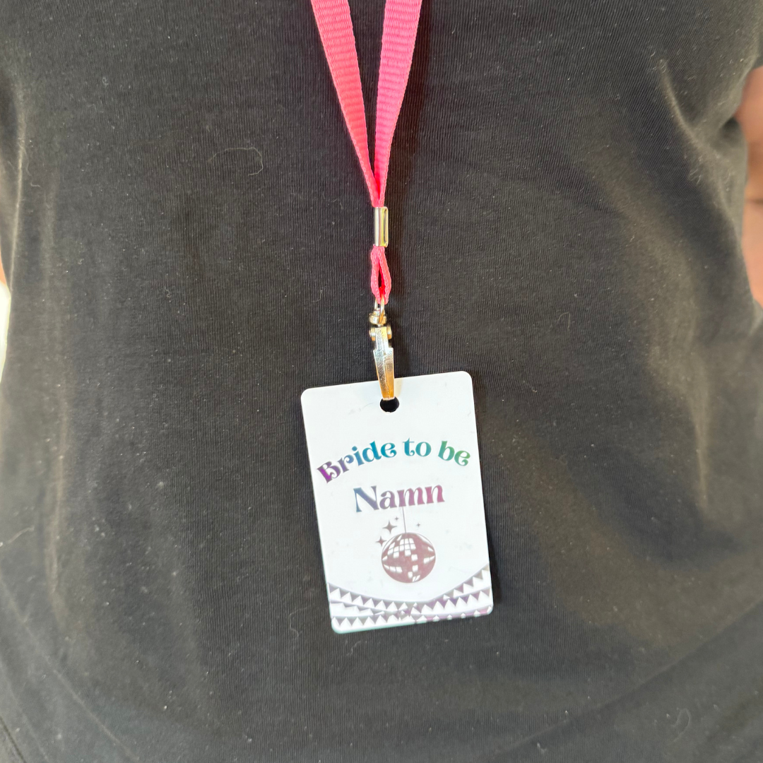 Bride to Be eller Bride Squad plastkort med Lanyard - Disko edition