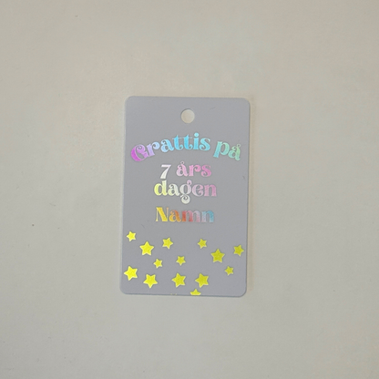 Födelsedagskort med namn och lanyard