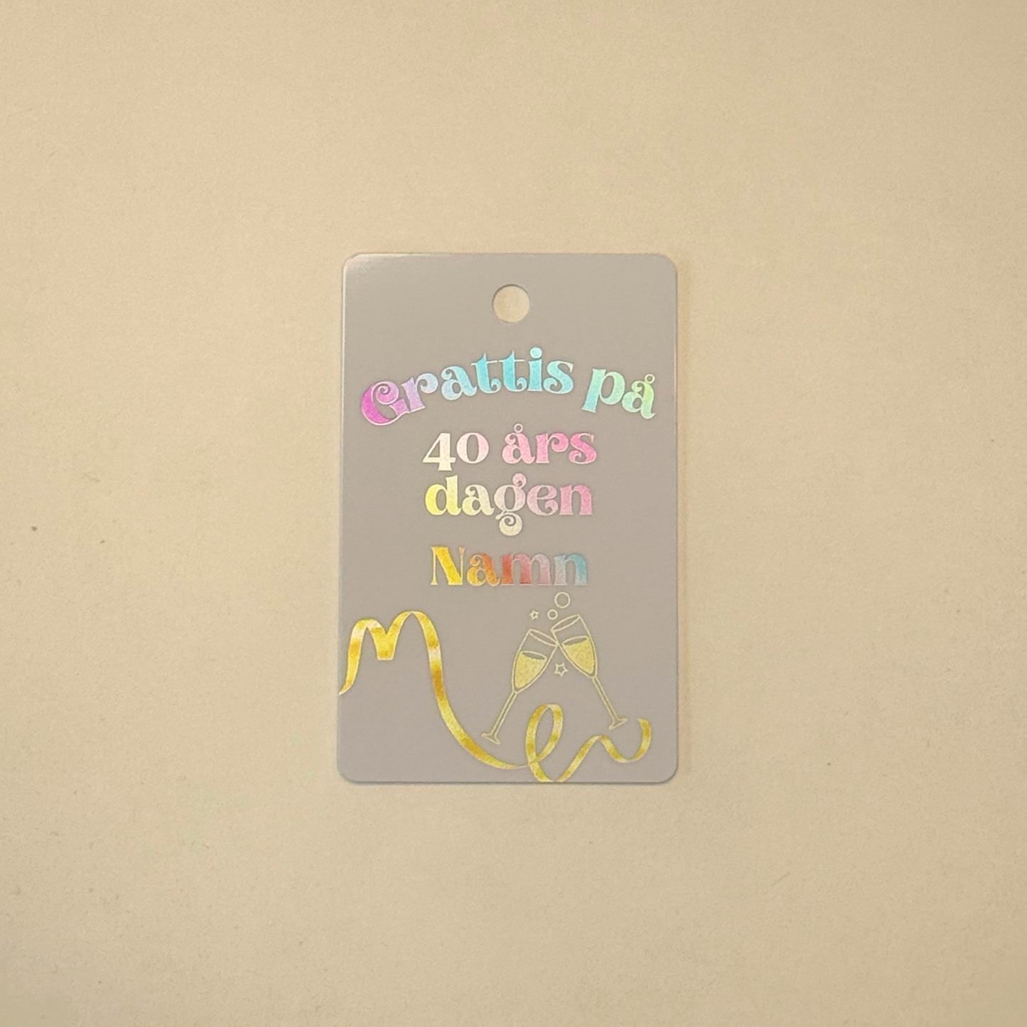 Personlig födelsedagsbadge med namn & lanyard