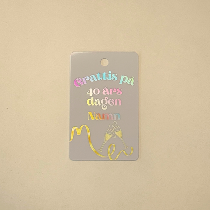Personlig födelsedagsbadge med namn & lanyard